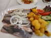 Portion-Matjes-mit-Beilagen